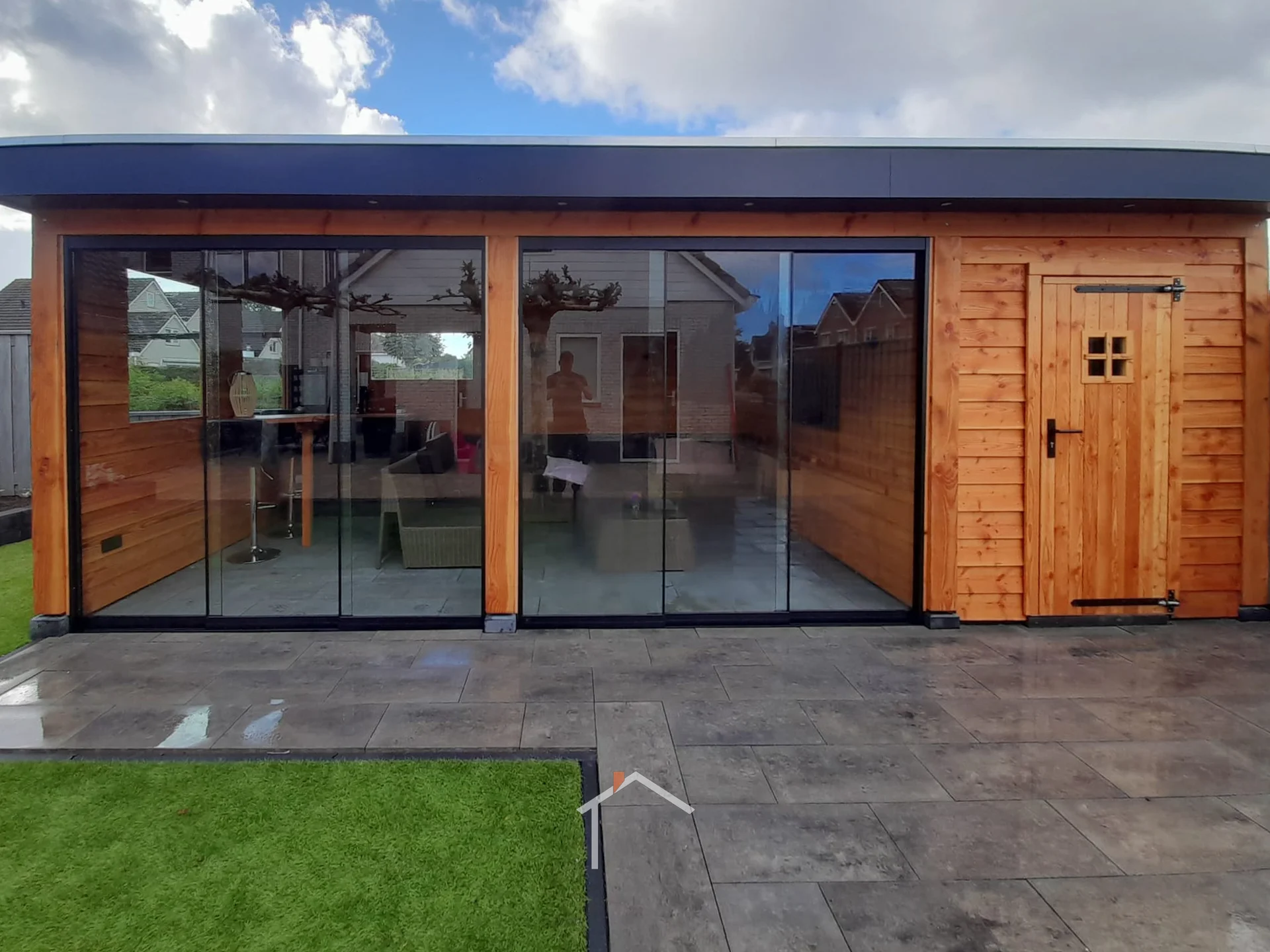 Glazen schuifwanden in een overkapping