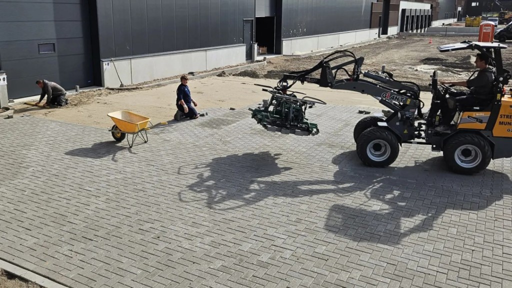 Bestrating laten leggen | vd Streek en de Munnik