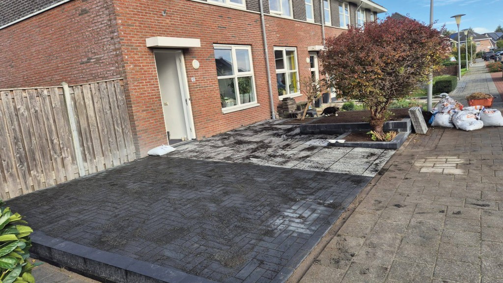 Bestrating laten leggen | vd Streek en de Munnik