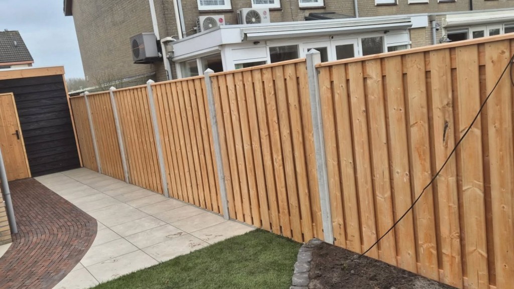 Houten schutting laten plaatsen | vd Streek en de Munnik