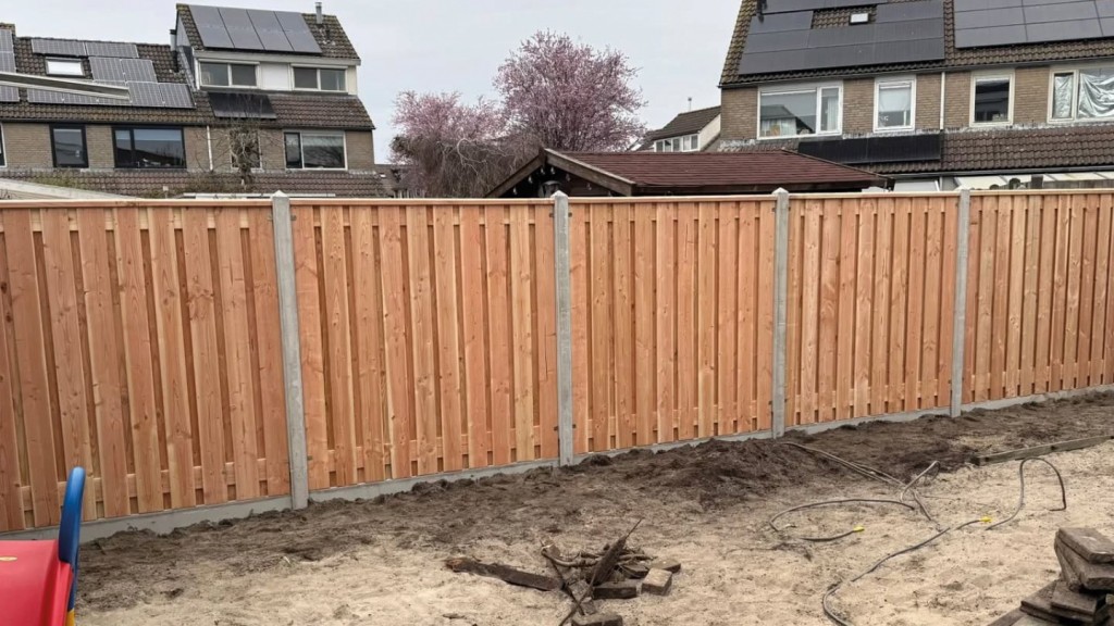 Houten schutting laten plaatsen | vd Streek en de Munnik